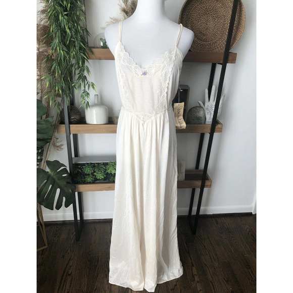 Diane Von Furstenberg Other - Diane Von Furstenberg Vintage NWT dead stock lingerie nightgown ivory